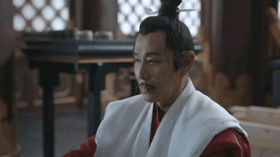#陈道明演技#陈道明的庆帝鼓捣火药时，“砰”的一声，庆帝手中的罐子居然炸了。一阵