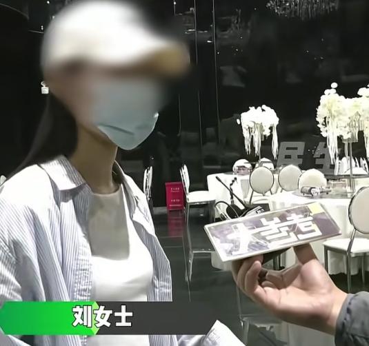 太尴尬了！河南信阳女子花费四万多元办婚礼，换装下楼准备敬酒时宾客早已离场，女子归
