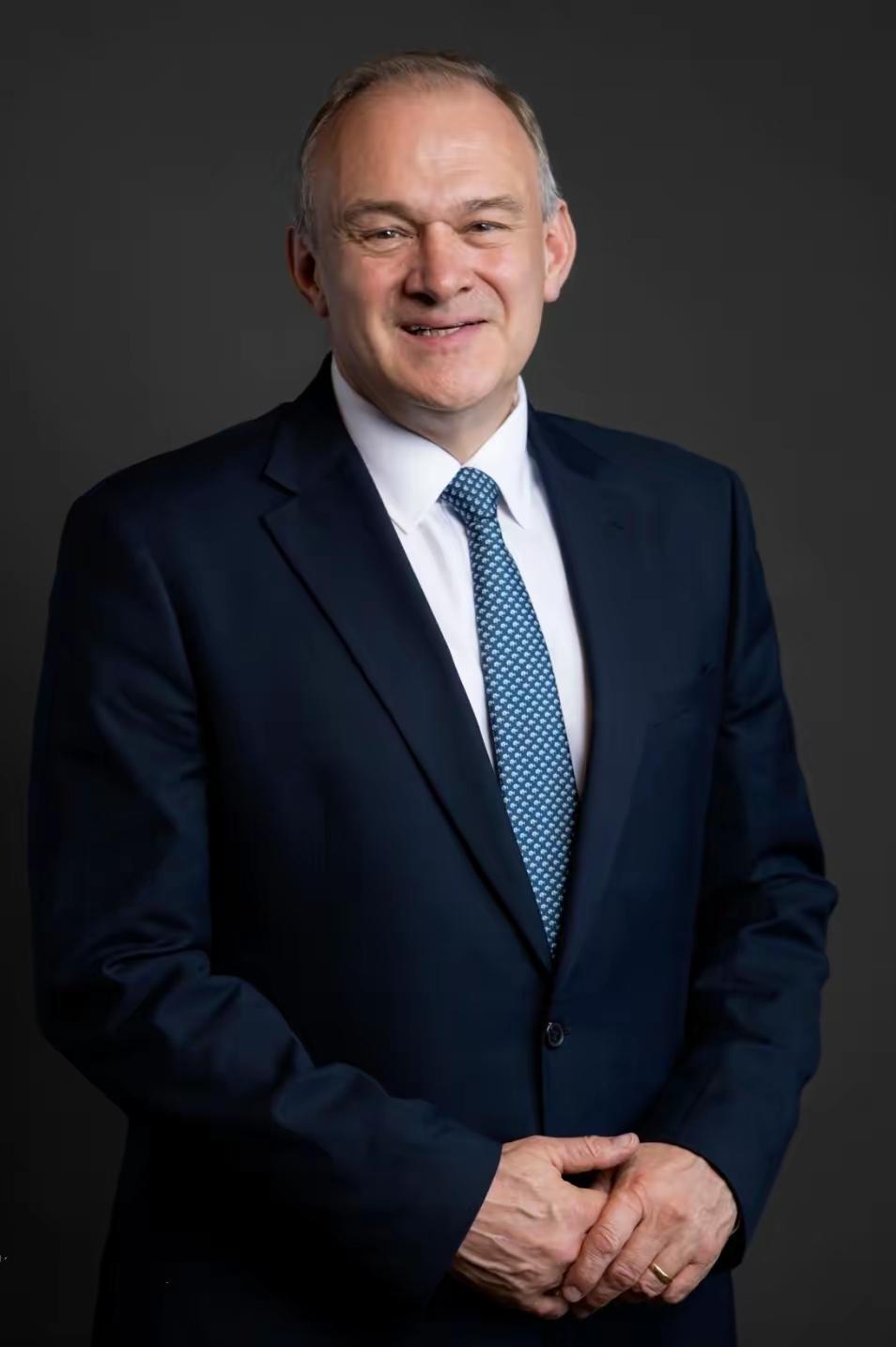 世界人民的“毒瘤”
​“特朗普不是英国的朋友，也不是世界的领袖，他就是个危险且腐