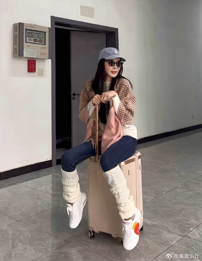 我拍了拍乘风乘风2026每天刷路透都看不够，姐姐们气质出众，颜值与气场双双在线 