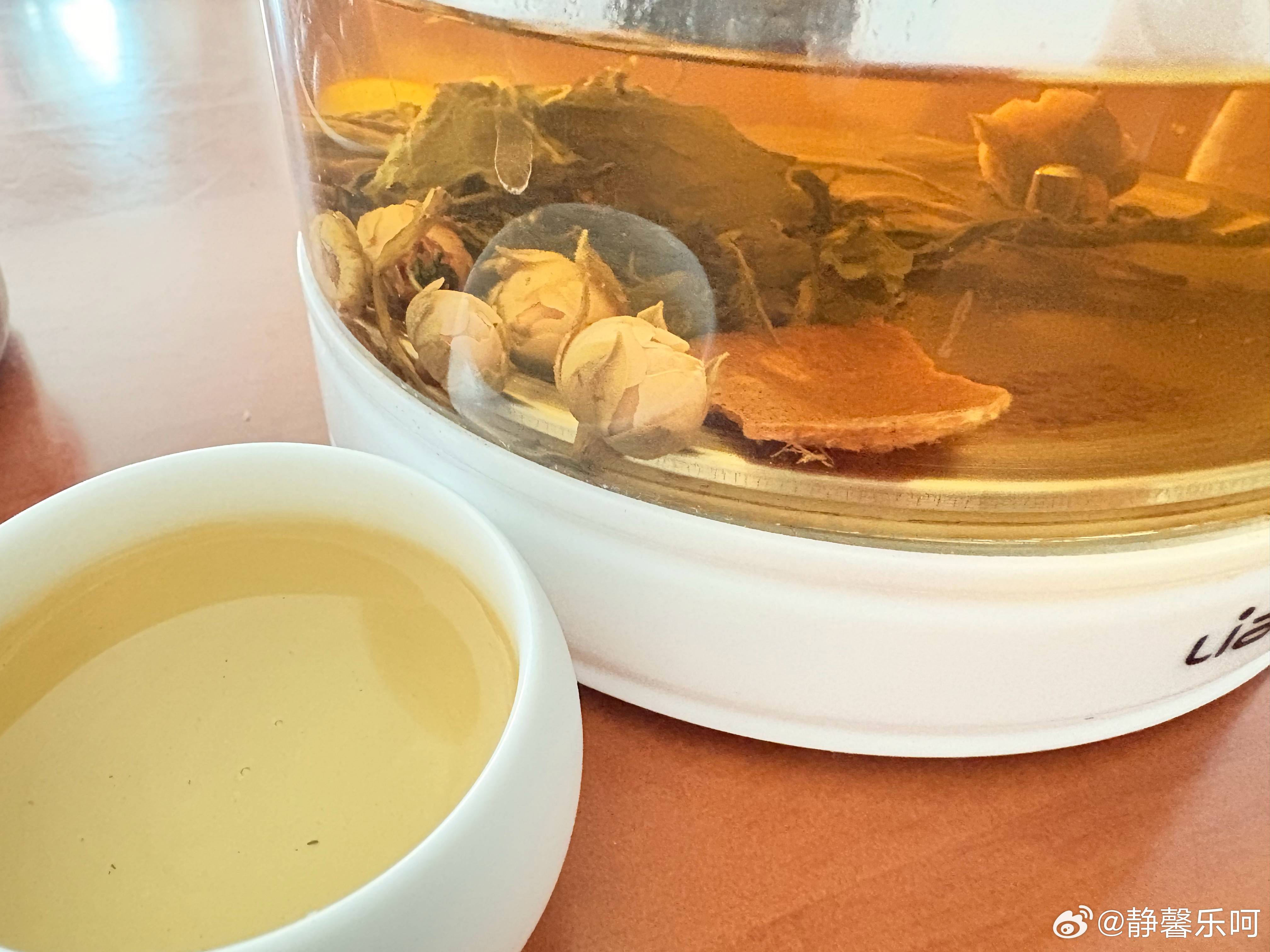 今天煮的蒲公英玫瑰花，放了一小块陈皮。1. 蒲公英：清热降火、疏肝散结，消结节、