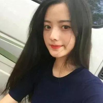 青丝素衣秀，红颜映清辉。淡抹红妆 青丝染雪 青丝映眸 青丝柔意 青丝雅韵 青丝化