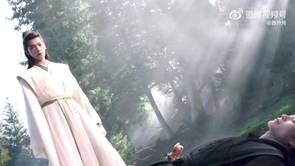 灭口的事韩立顺手就做了韩立对付“作死”选手有一手：刚听人说夺舍，立马假意协商，套