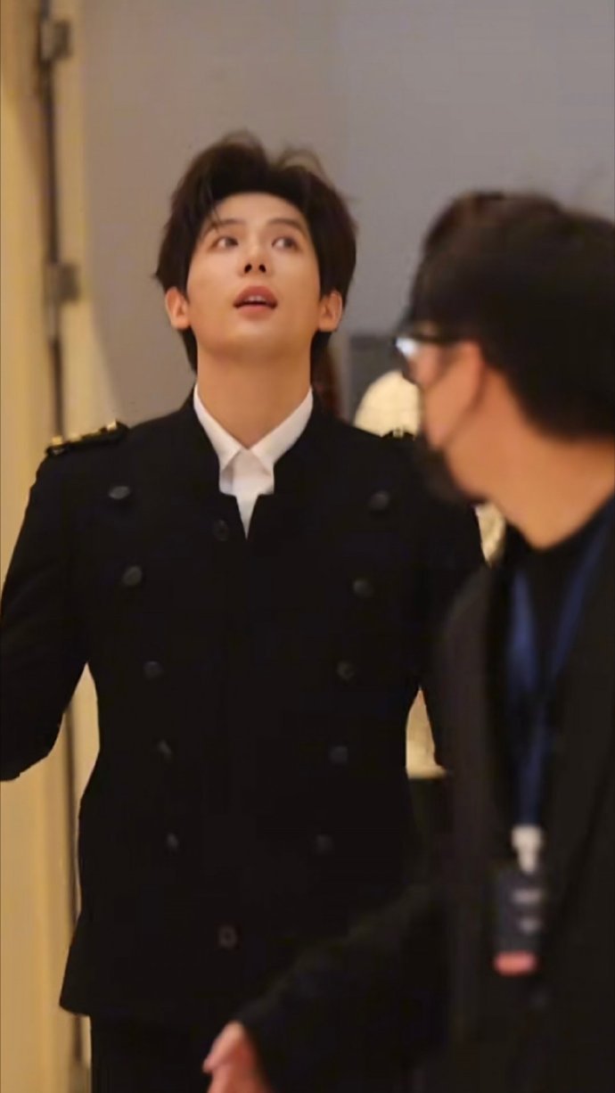 王安宇制服的神 王安宇制服的神，就是这么帅~ 