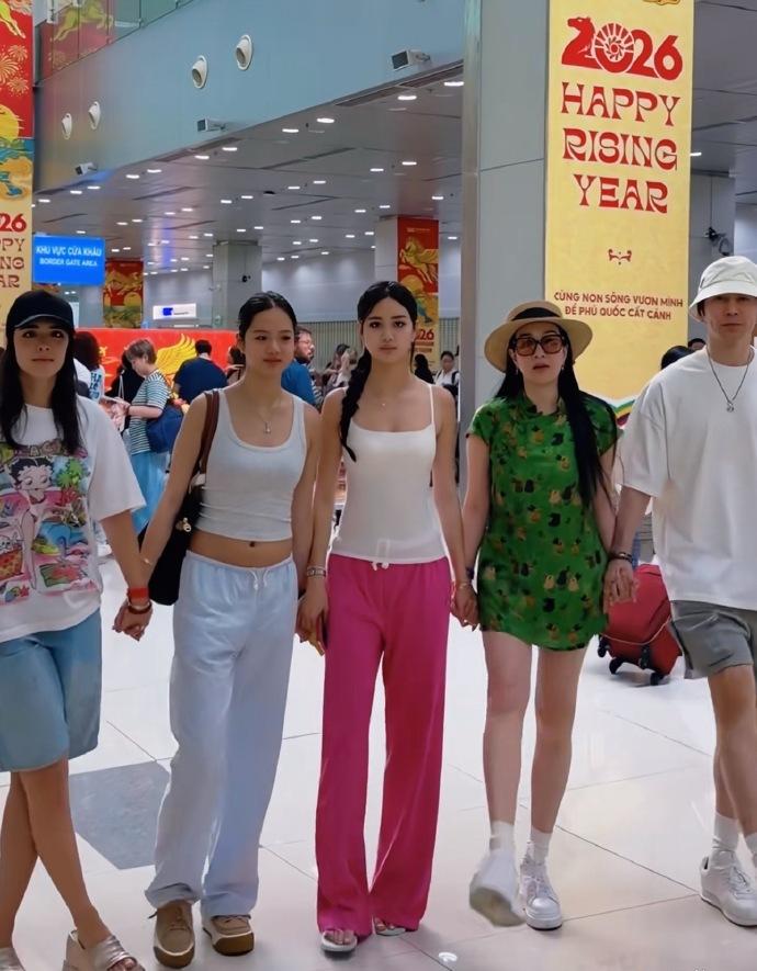 张伦硕这段发言，不出意外，又被网友群嘲了！

他最近上节目，又一次表达了“想要一