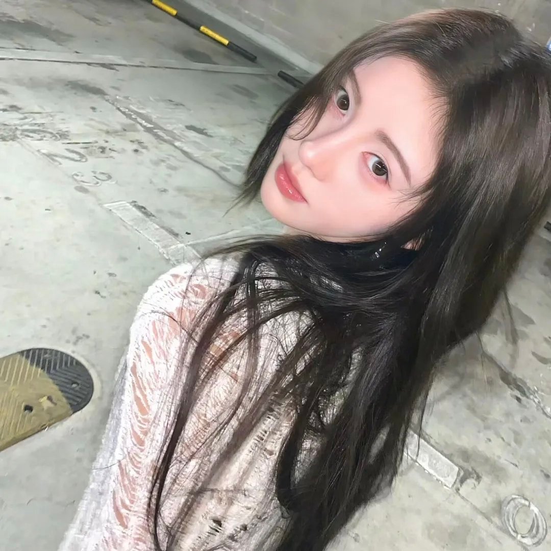WeChat ｜ 鞠婧祎氛围感头像这期来自投票最高的 鞠婧祎来咯！喜欢这期头像吗