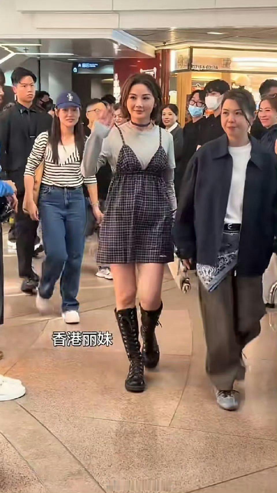 阿sa孕肚阿sa疑似怀孕，出席活动肚子有一点明显，是孕肚吗？阿sa蔡卓妍孕肚曝蔡