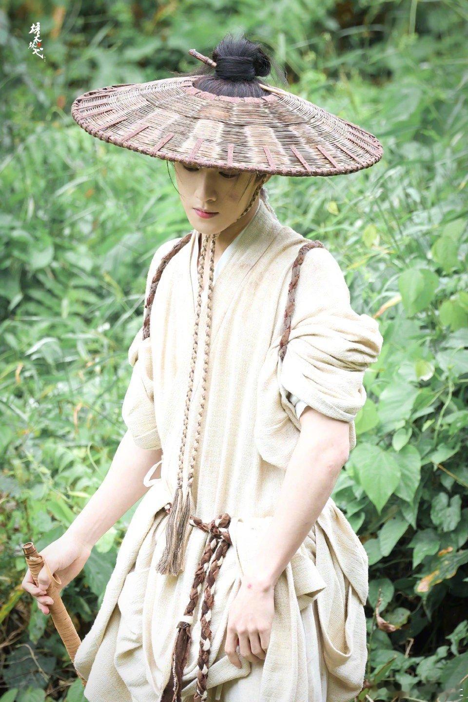 李昀锐哥哥真的好棒，古装斗笠造型好帅啊！｜李昀锐[心] ​​​