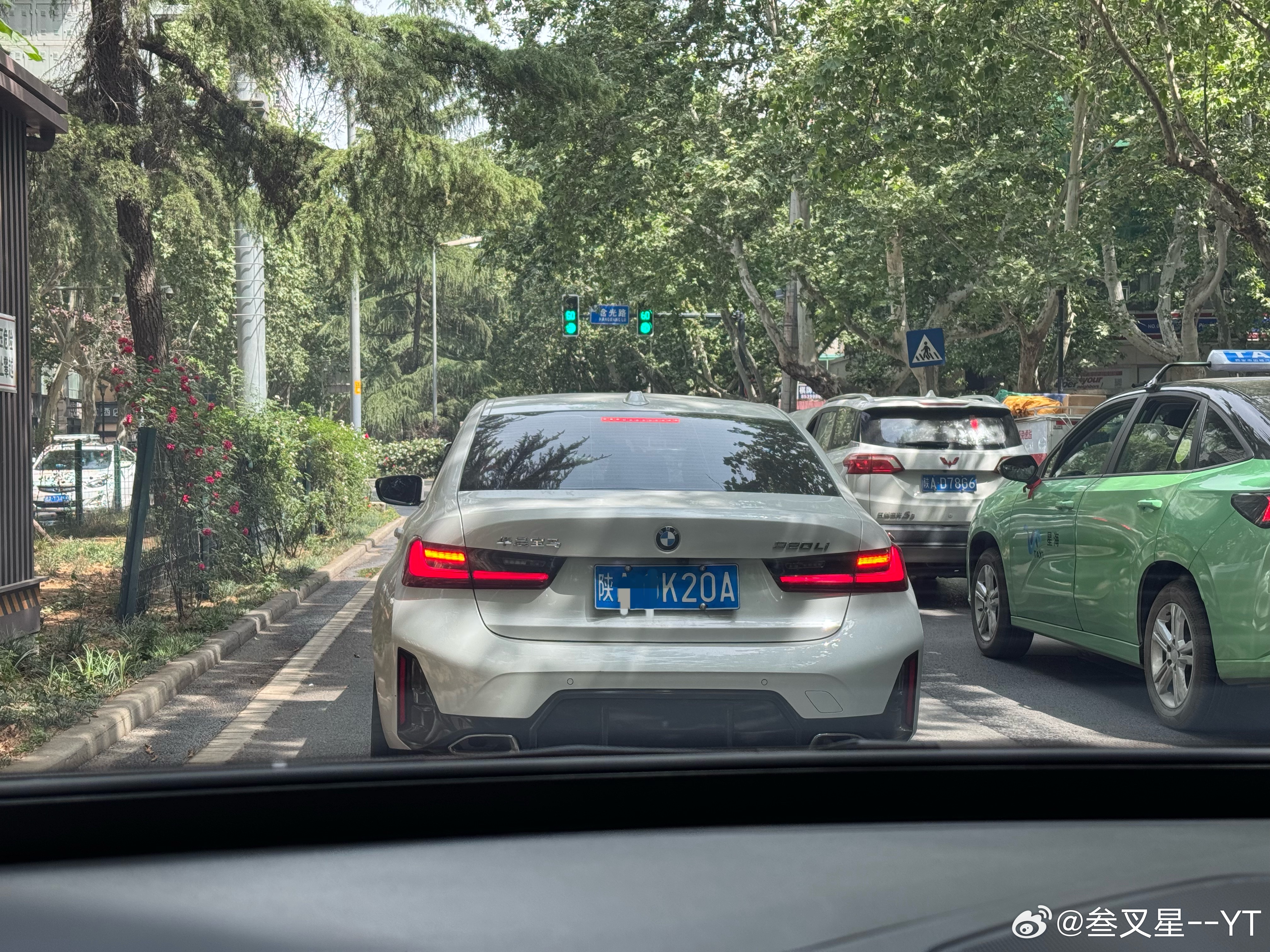 一车亦景[超话] 这车牌真不错哎，要是挂在一台Civic上就完美了[doge]y