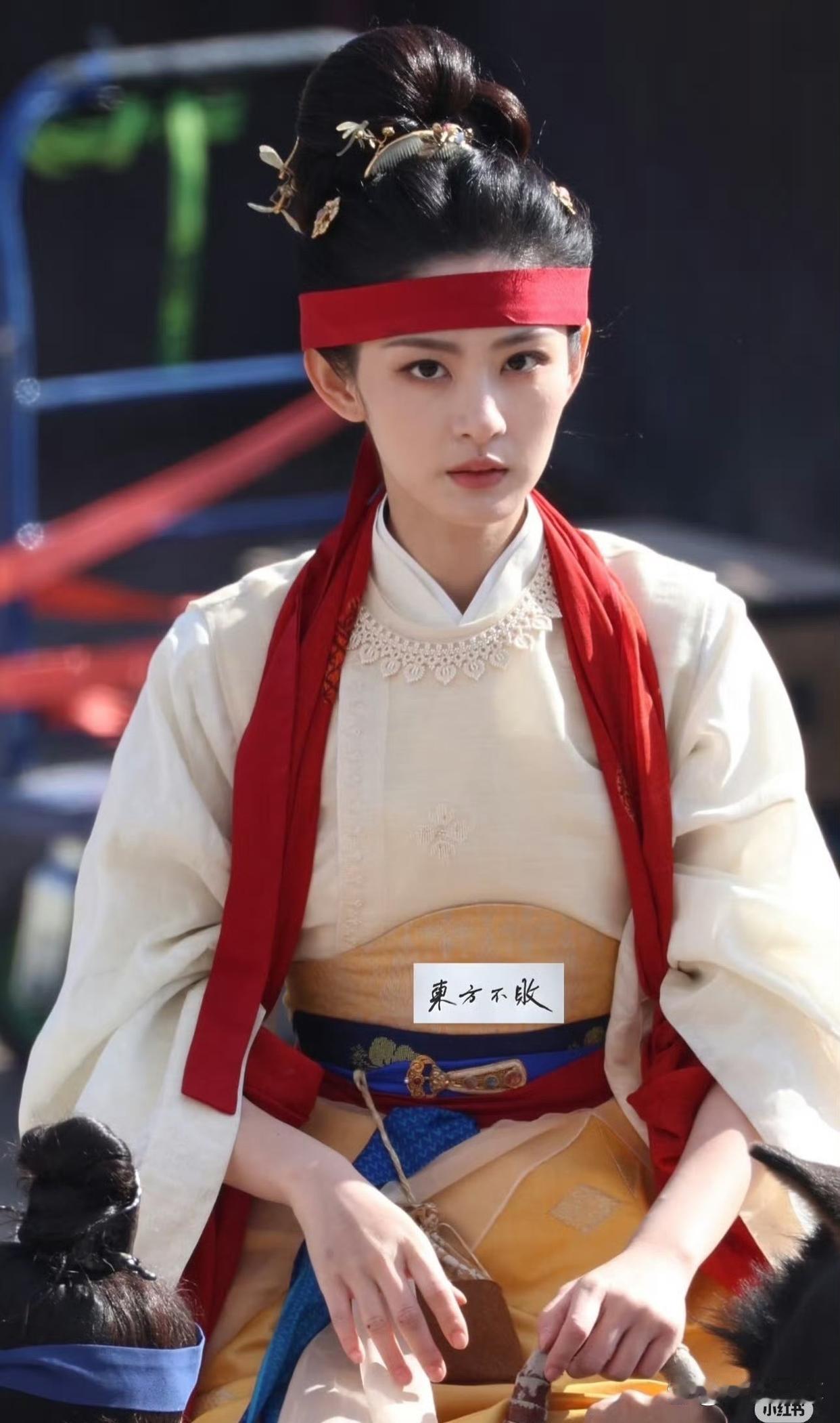 还是要瘦啊赵晴瘦下来脸轮廓一下子利落好多，翻了几个红薯代拍没有一张特别拉的，现在