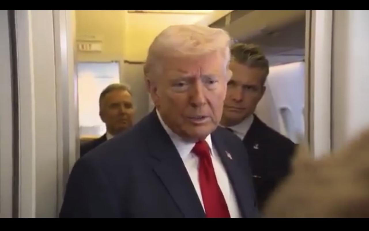 记者：“总统先生，美国是否在战争的第一天就轰炸了伊朗南部的一所女子小学，造成17