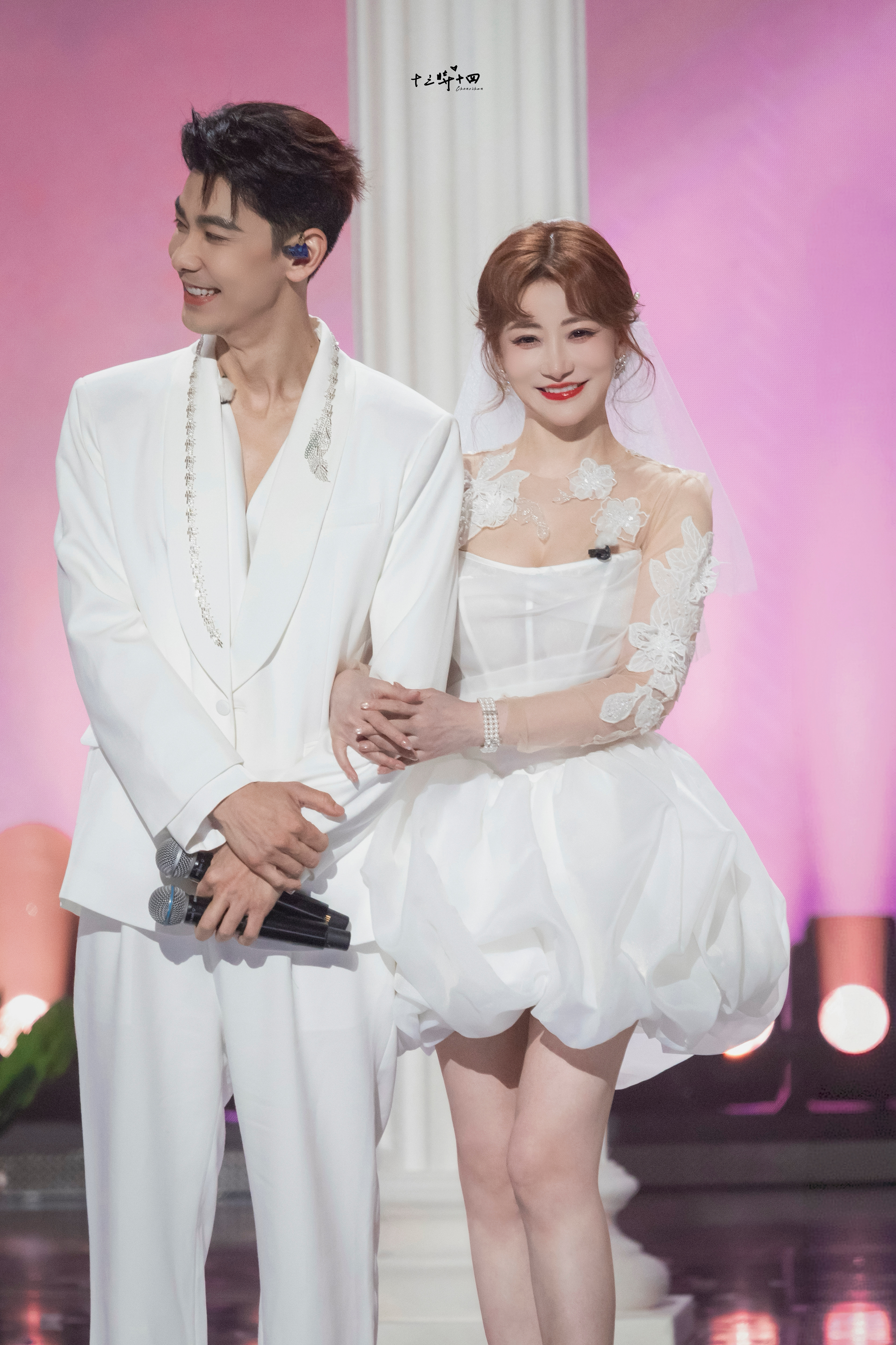 陈紫函白色婚纱 