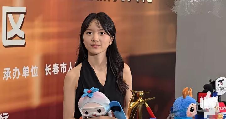 李思潼，22岁，出生于广东省揭阳市，毕业于广东财经大学金融学院金融工程专业，中国