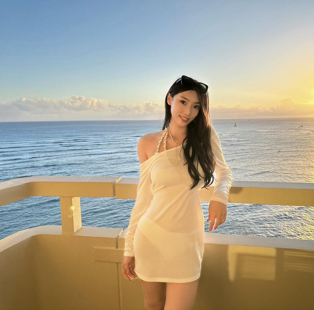 别错过落日与大海～dou上热门  海边拍照 女神 御姐