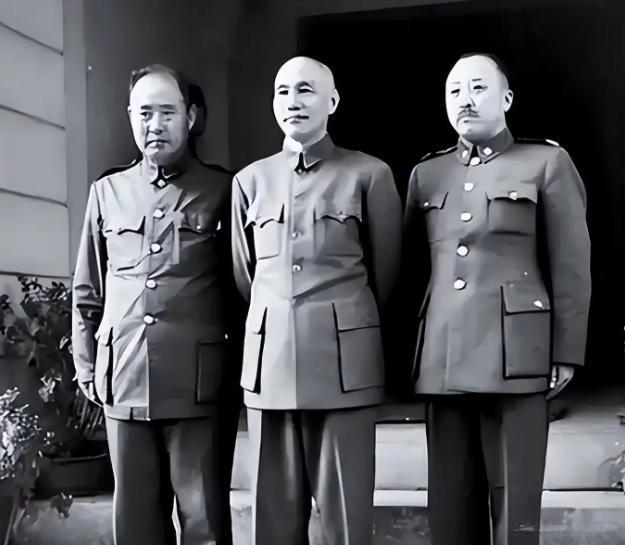 1949 年，蒋介石得知北平起义已成定局，为了把自己的嫡系接走，无奈之下向傅作义