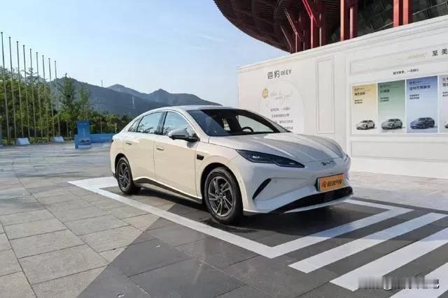 6月24日，比亚迪海豹06EV正式上市，新车是比亚迪海洋网旗下的全新车型，定位纯