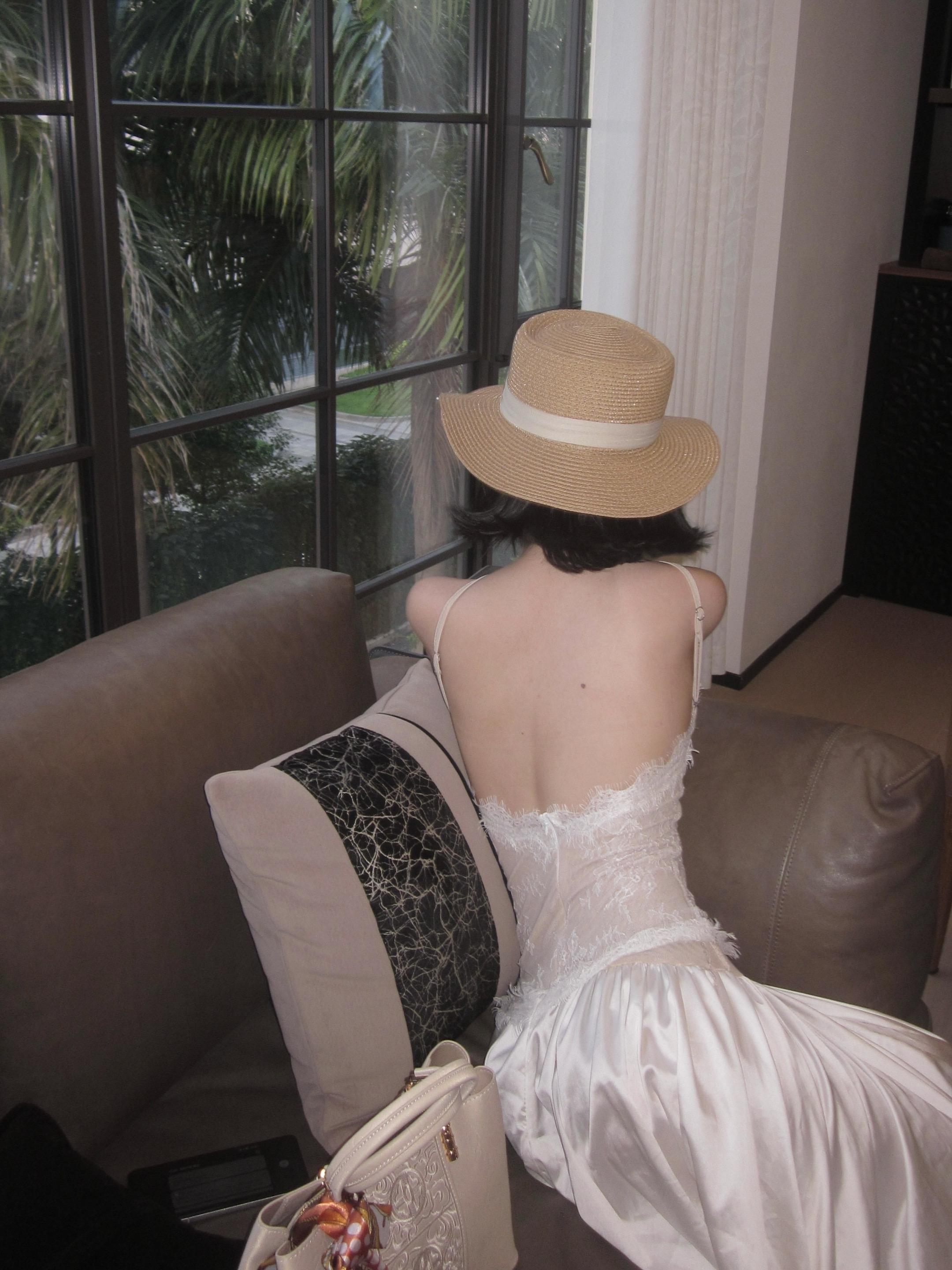 人总用片刻的幸福原谅所有伤害