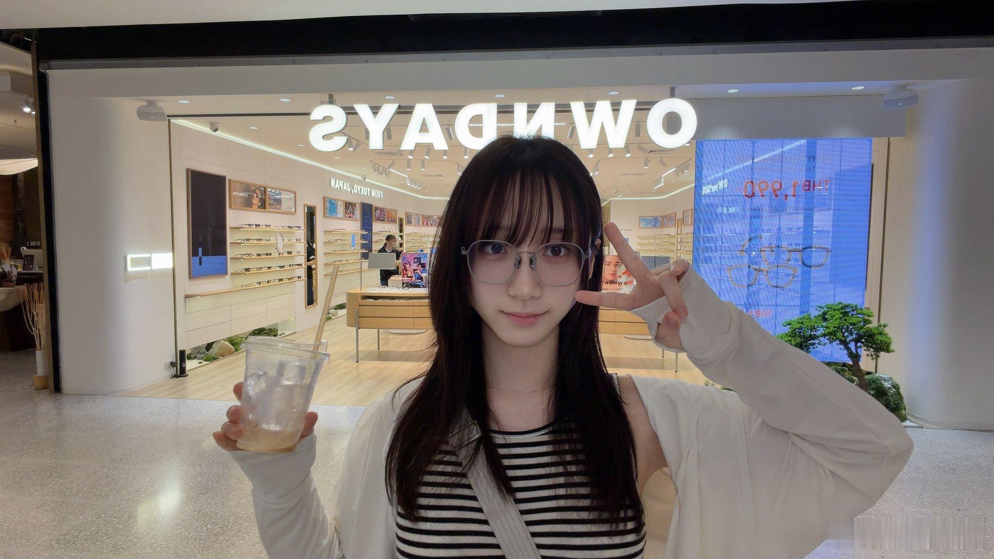 メガネ👓啾一个 伊织萌 日常分享 自拍