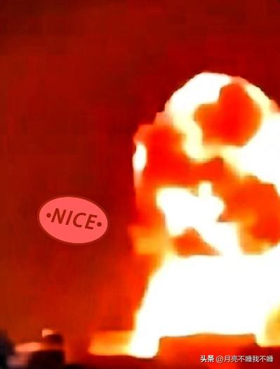 五枚导弹发射出去，其中一枚击中了卡塔尔的一座液化天然气工厂，这一事件直接导致了天