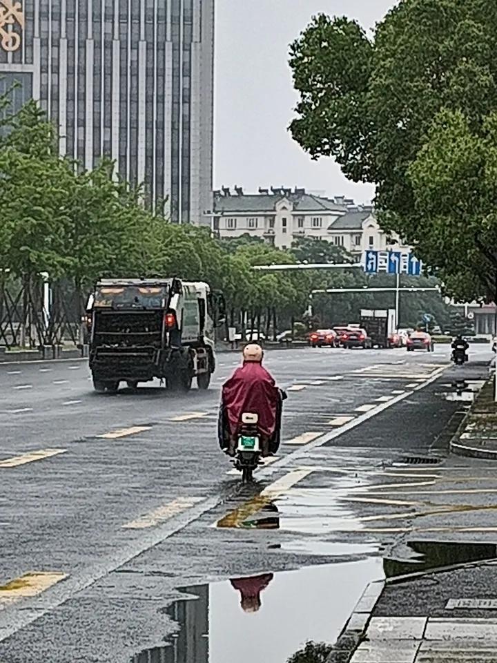 昨天南京下了一天的雨，今天终于停了，心情也跟着放晴。想起前几天参加的真心话茶局，