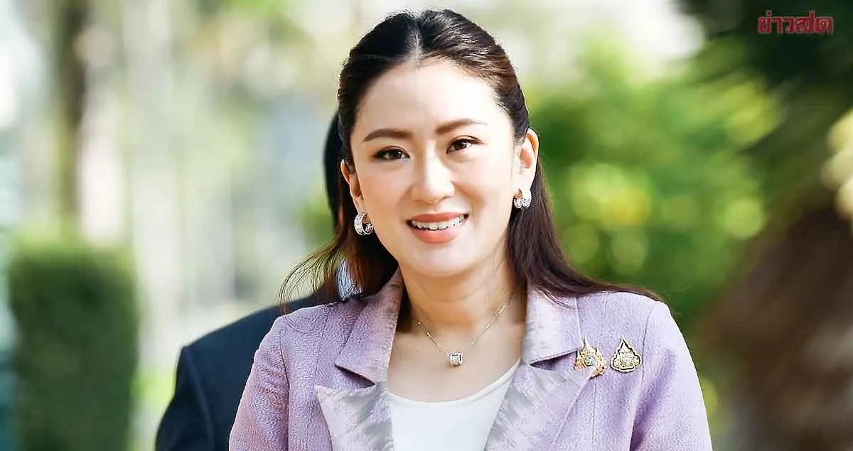 停职21天，她一句话翻盘

“我想你们了。”

7月1日，一通电话让佩通坦被宪法