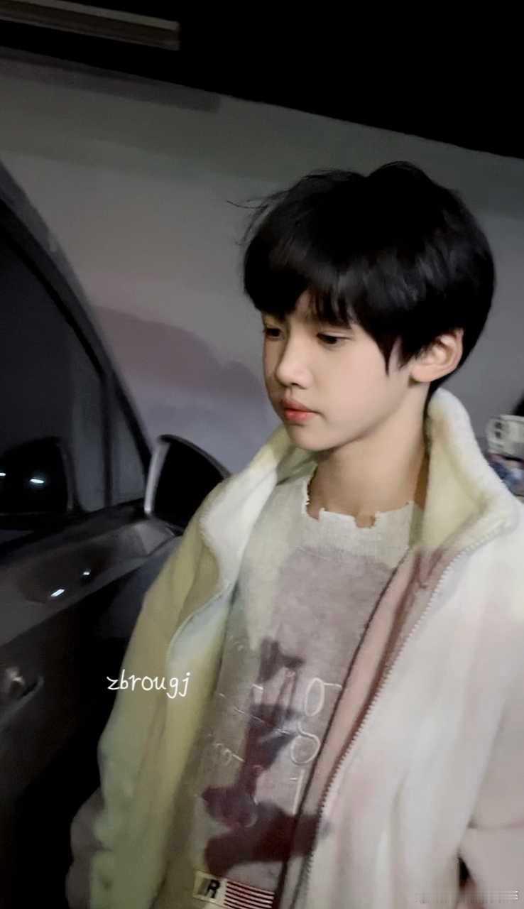 然然在有限的假期去舞社练舞，特别有野心有目标，能看得出他是真的想通过自己的努力练