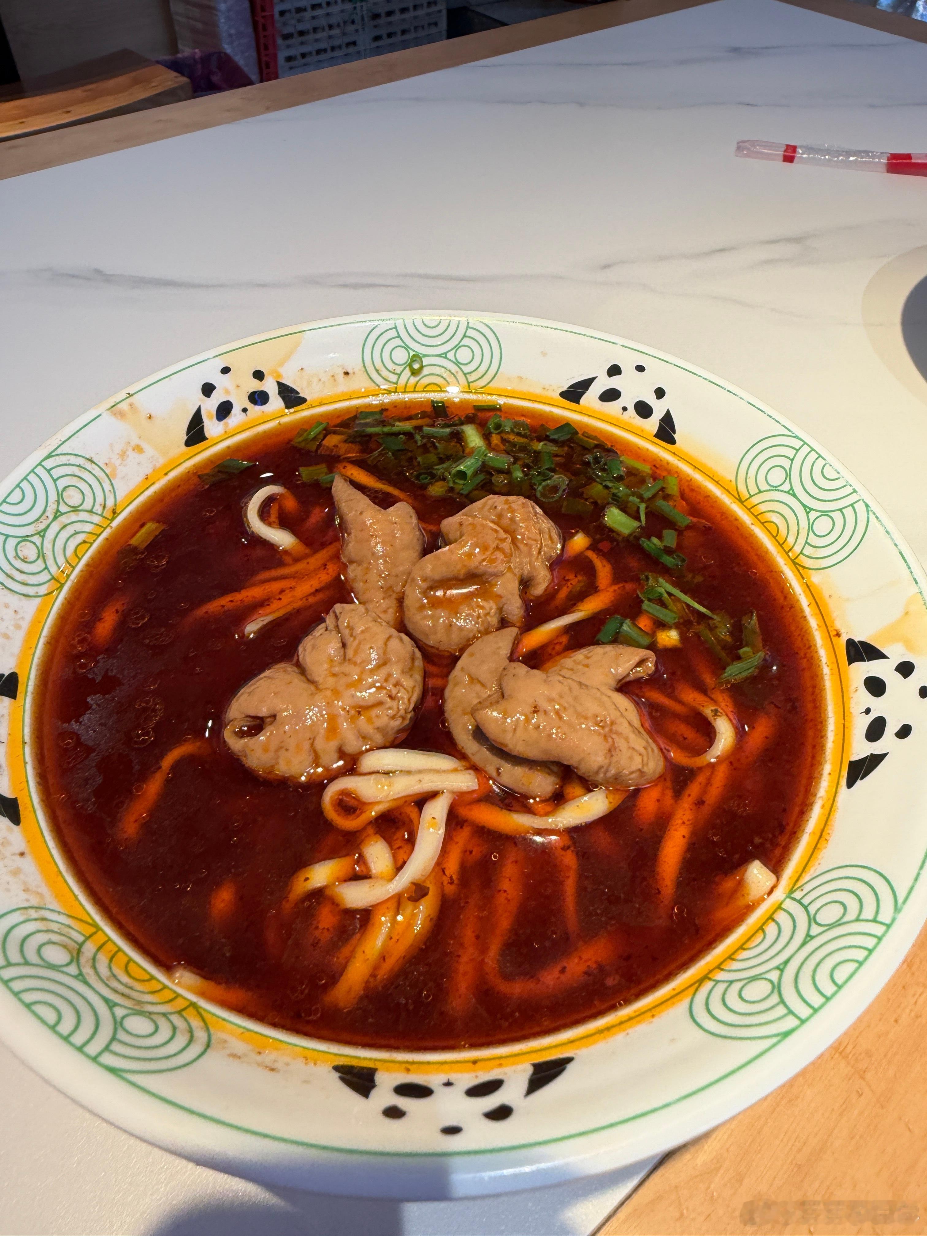 到成都，必须得干一碗很重口肥肠面[doge]现在出发去天府赛道，媒介让我在m嘉年