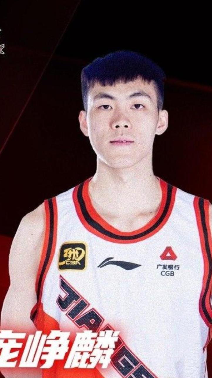 庞峥麟，1999年生于广西来宾，身高183cm，司职控球后卫，现效力江苏肯帝亚。