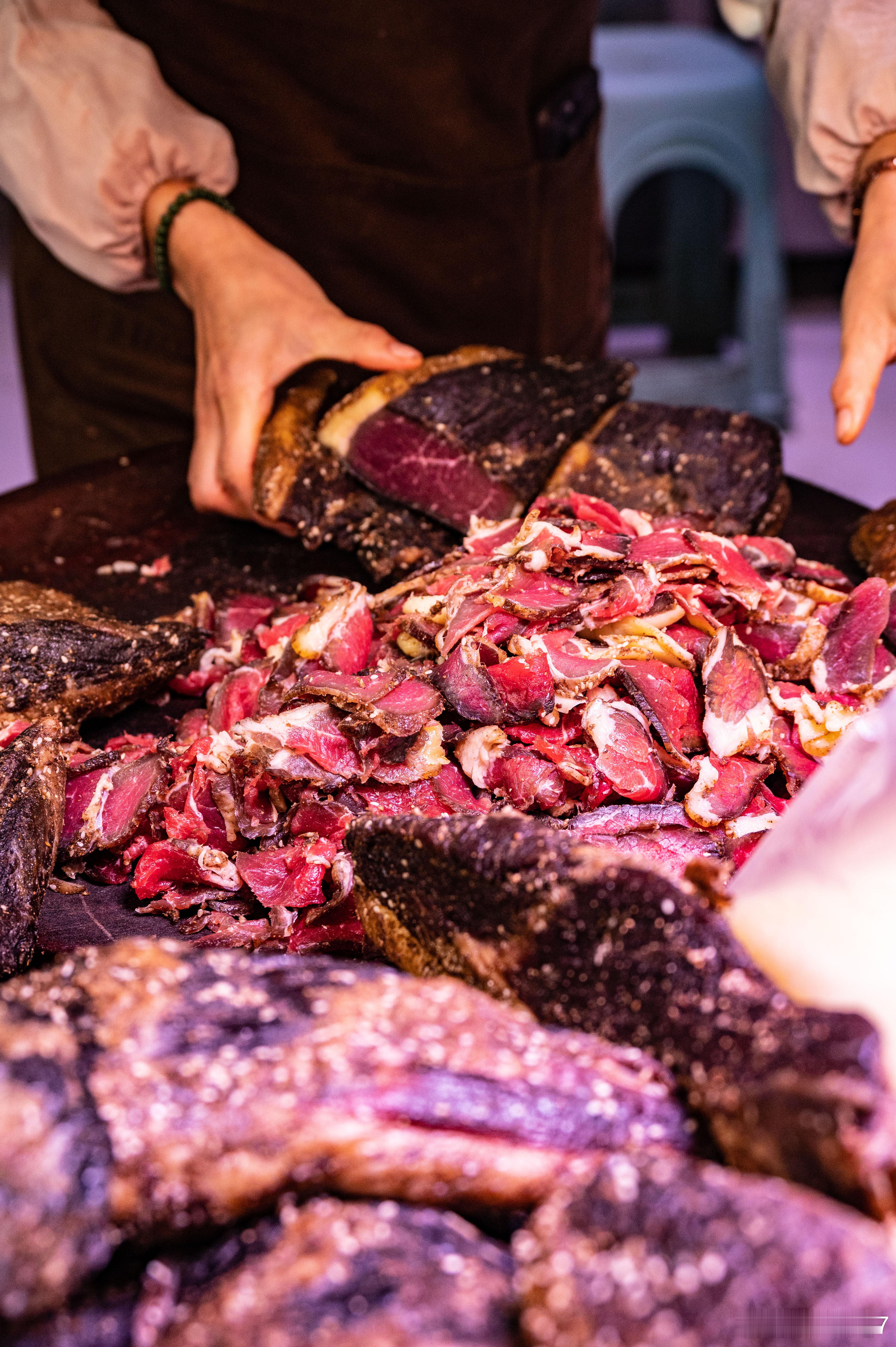 #100张年度旅行照片# 昆明的烟火气，大概都藏在这个菜市场里吧？慕名来到大观纂