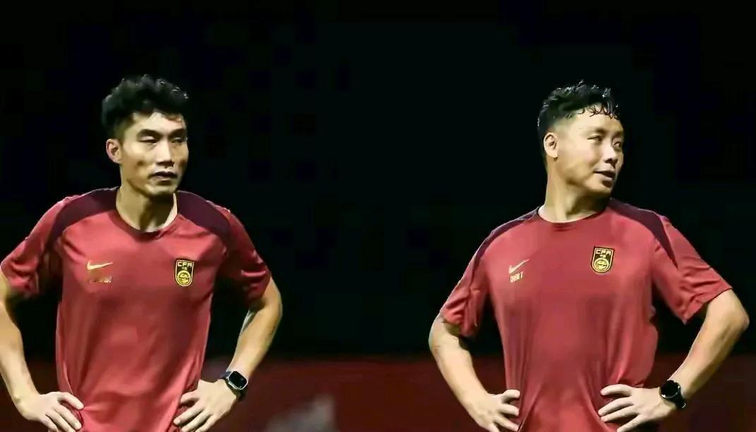 中超打的如火如荼，国足现在选帅一点消息都没有，估计这俩兄弟坐不住了，邓卓翔和邵佳