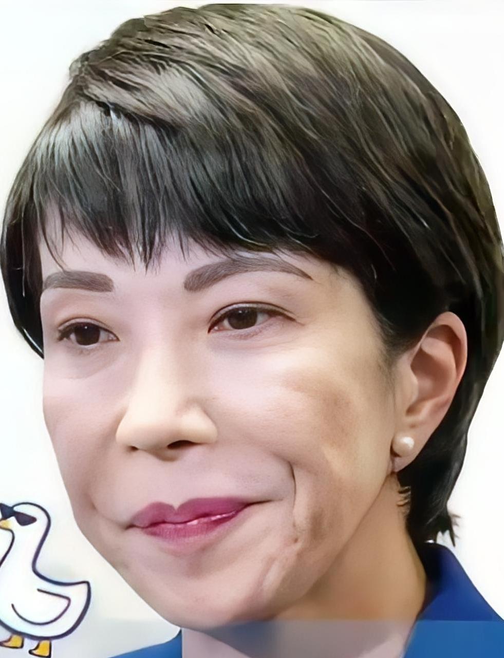 哪位文词高手能描写下这张脸。
觉得非常大众，虽然精心化了妆容，但脸部有点垮，尽显