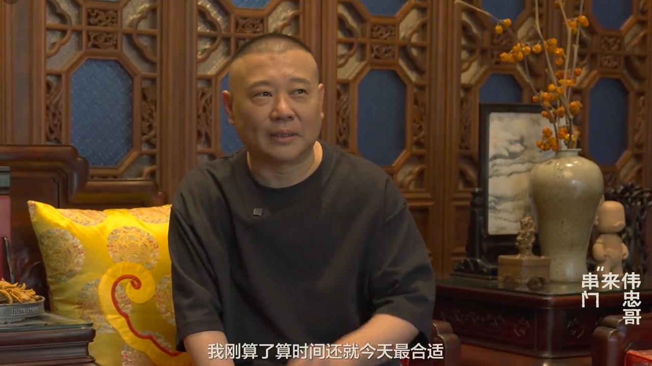 郭德纲在天津的豪宅曝光。屋内，各种昂贵的中式家具、摆件，令人瞠目结舌。屋外，小桥
