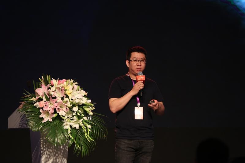 设计有传播性的话题营销，得先抓住大众的兴趣点。就像蜜雪冰城的“你爱我，我爱你，蜜