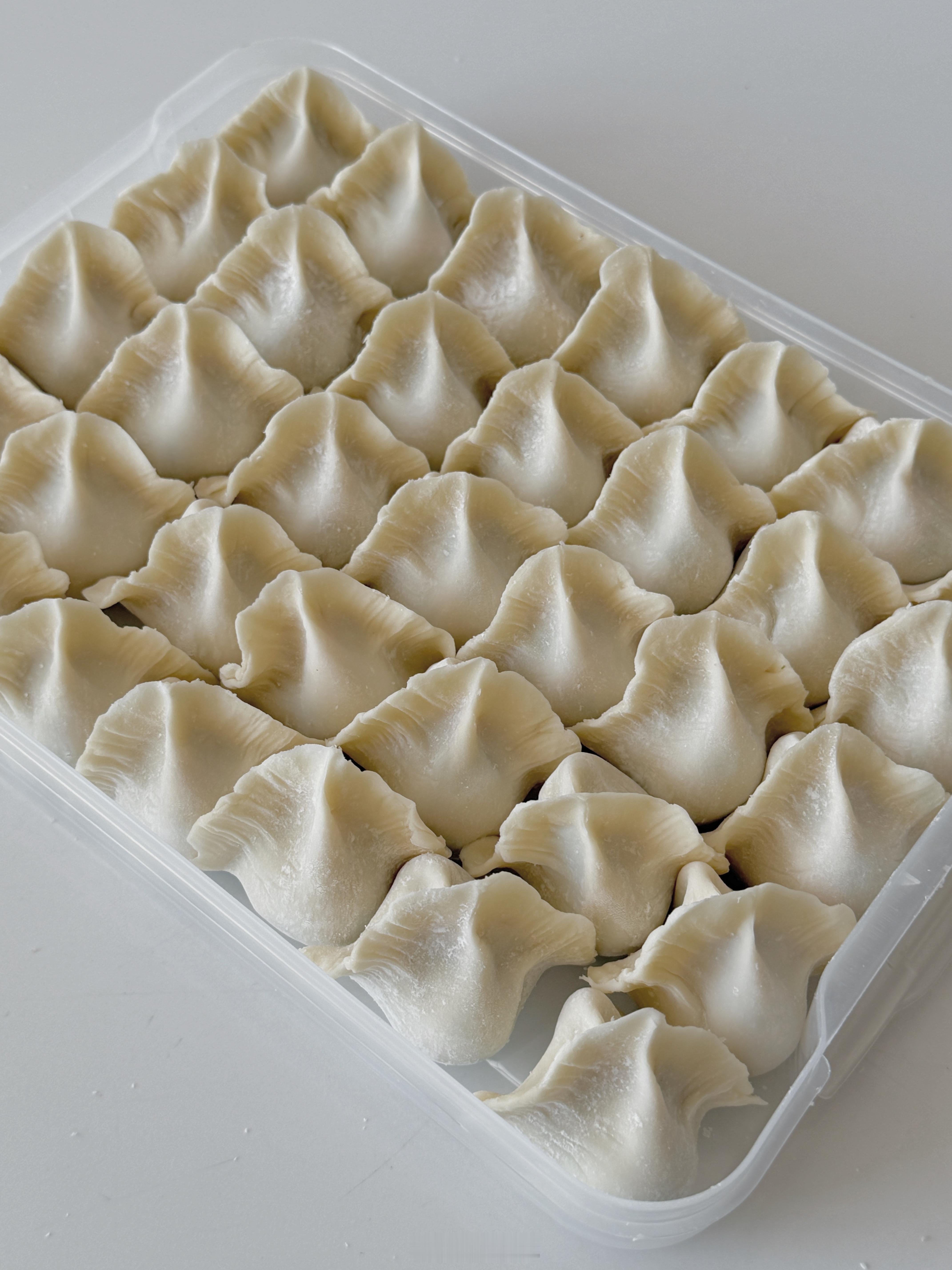 五一来青岛玩的姐妹青岛鲅鱼饺子🥟 一定要吃！这个季节的新鲜大鲅鱼鲜得没边～ 
