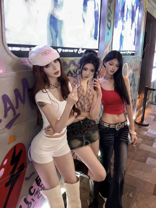 '𝘾𝙖𝙪𝙨𝙚 𝙄'𝙢 𝙩𝙤𝙤 𝙎𝙥𝙞𝙘𝙮 👭