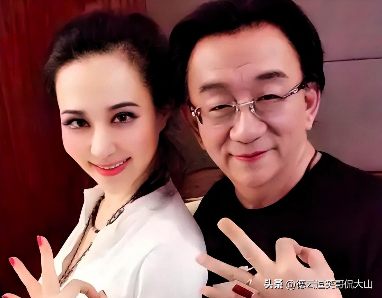 炸裂！侯耀华前些天直播彻底摊牌！推翻郭德纲20年定论：侯震根本不是侯家长孙！那到