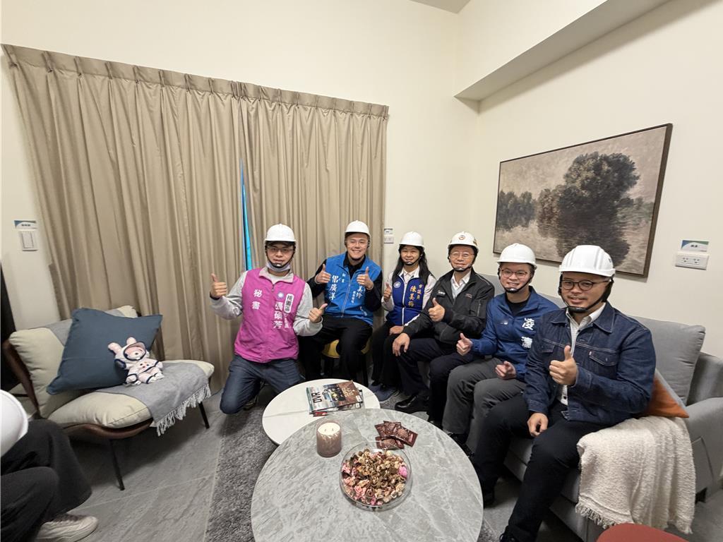 桃園市都發局長江南志(右一)強調桃園社宅不僅未減速，更逆勢新增4處基地，力拚11