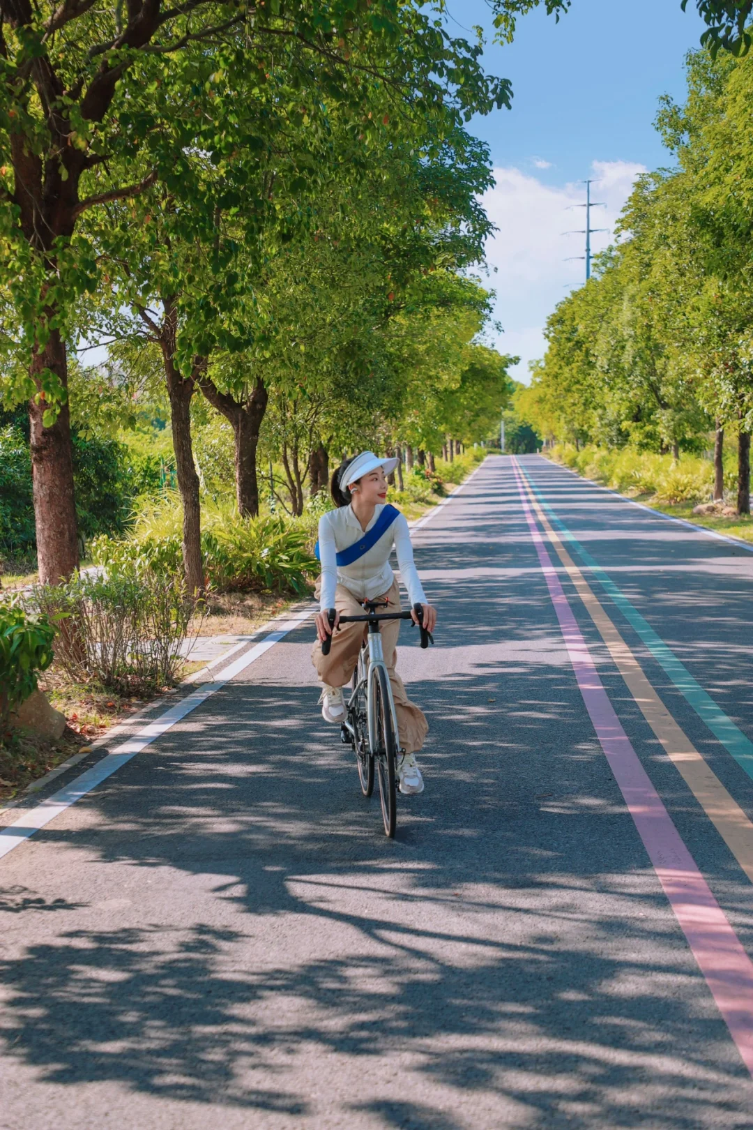 🚴‍♀️ 骑行的快乐，耳机里的自由旋律 🎶