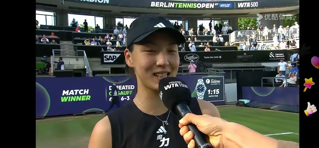 给力！在刚刚结束的WTA500柏林站1/8决赛中，中国金花王欣瑜以2:0击败法网