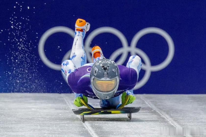 胖哥畅谈天下事【乌克兰运动员因佩戴殉难者头盔被取消冬奥资格 奥会主席垂泪调停】2