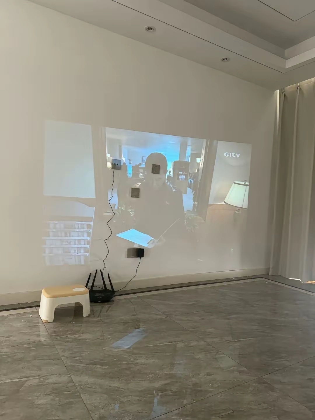 真的醉了 买个投影仪还能掉坑？？ 买了款3999的投影仪，真的没法说，投影仪还是