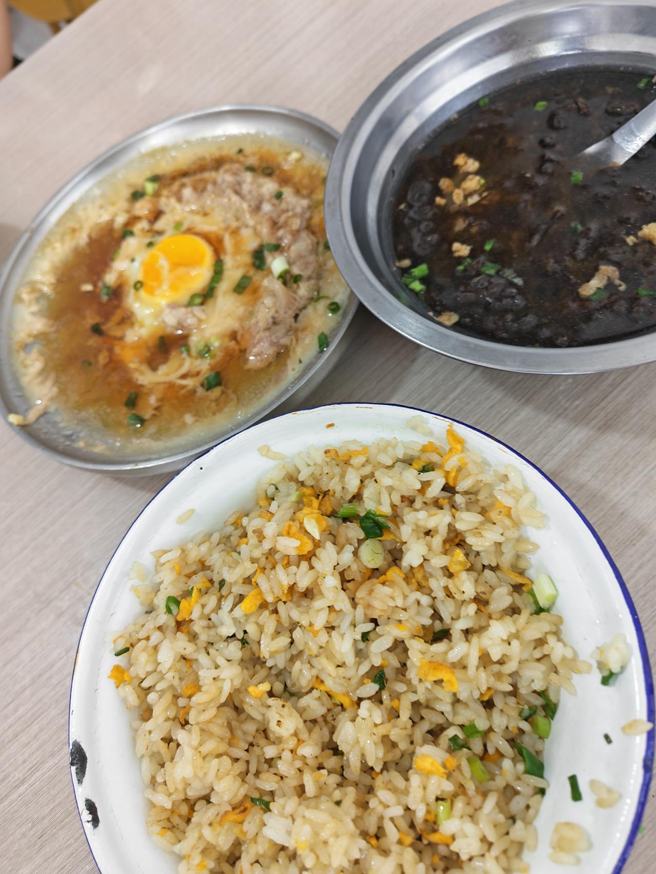 嘉兴一家藏在犄角旮旯的宝藏小馆，蛋炒饭配蒸肉饼才15元，咸肉菜饭配排骨汤22元，