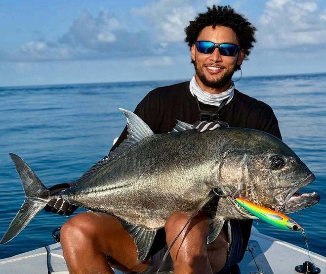 来自NBA官网的消息，爵士球员&中国归化球员李凯尔的国籍已经更改为美国籍。将时光