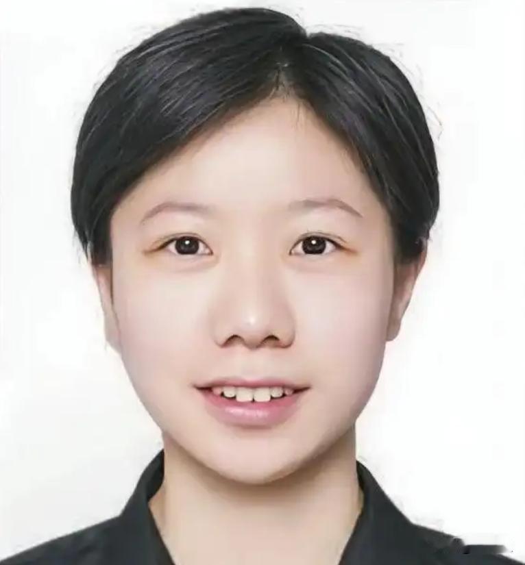 1994年，太原一名女婴因手臂先天残疾被亲生父母遗弃，58岁的拾荒妇人高占仙见她