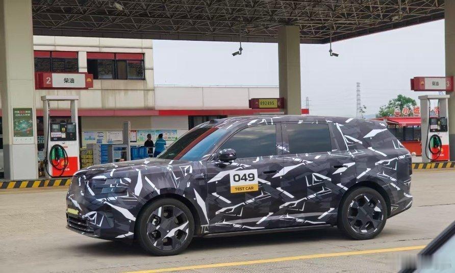 寻天越来越近了。其实这类车才是小米的舒适区。增程家用SUV 这个赛道的战斗，要彻