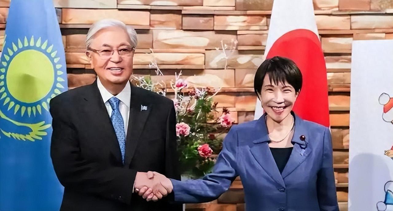 哈萨克斯坦想把稀土送给日本，签完37亿大单后悔，赶忙求中俄帮忙

最近中亚那边出