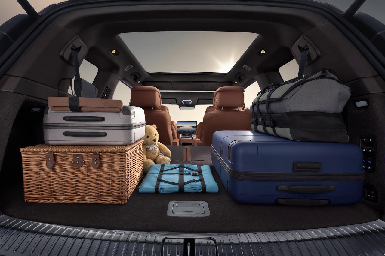 你的比亚迪汽车后备箱，除了装行李还装过什么？可能是摆摊的货品、露营的帐篷、给朋友