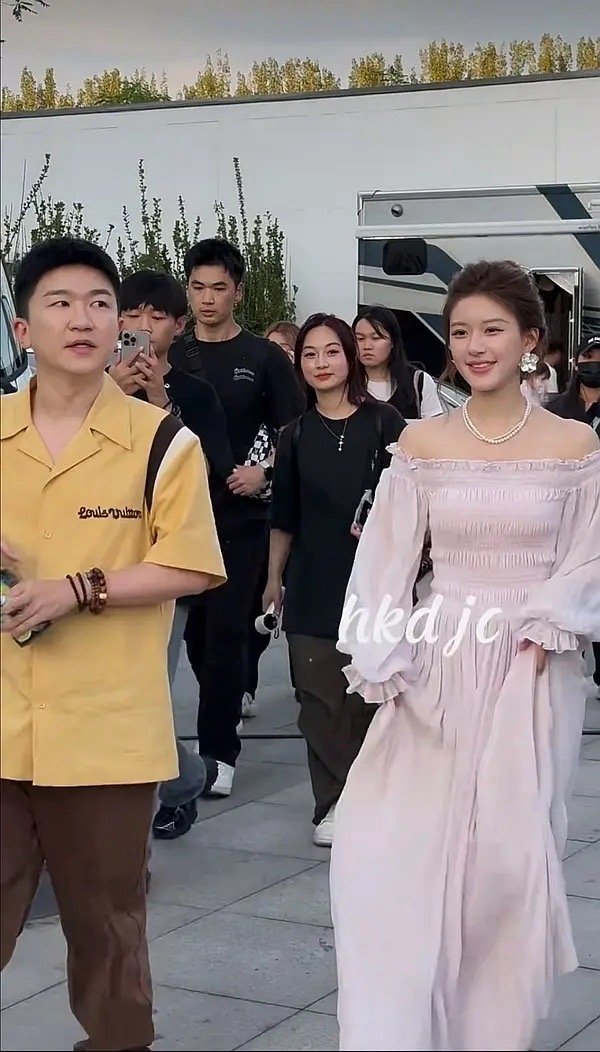 赵露思和张大大两个人就是男女反转版…… ​​​