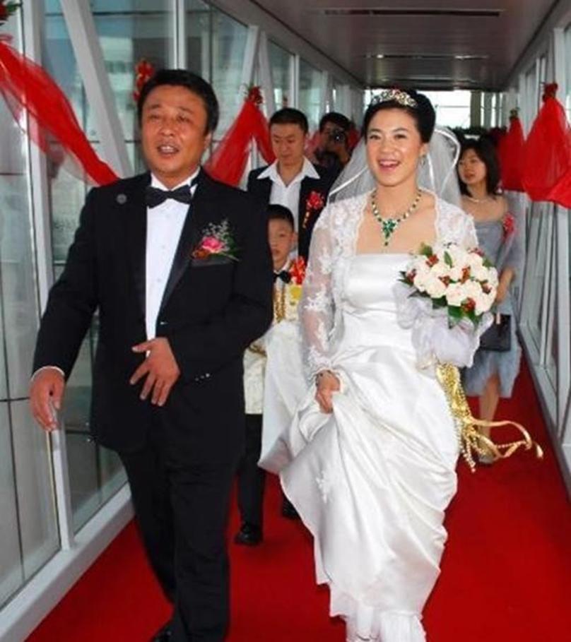 2001年，郭斌和王楠相恋，王楠的父母知道后，就对郭斌说：“你不仅年纪大，而且还