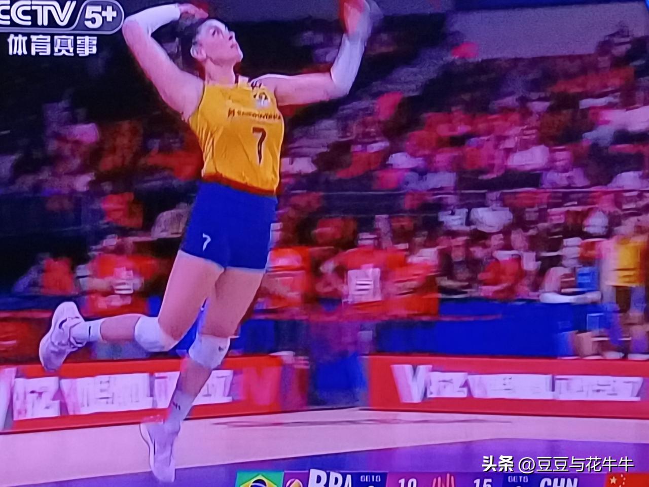 中国女排小将真不错，能从巴西女排身上拿一局，已经很厉害了！第二局巴西女排打的最差